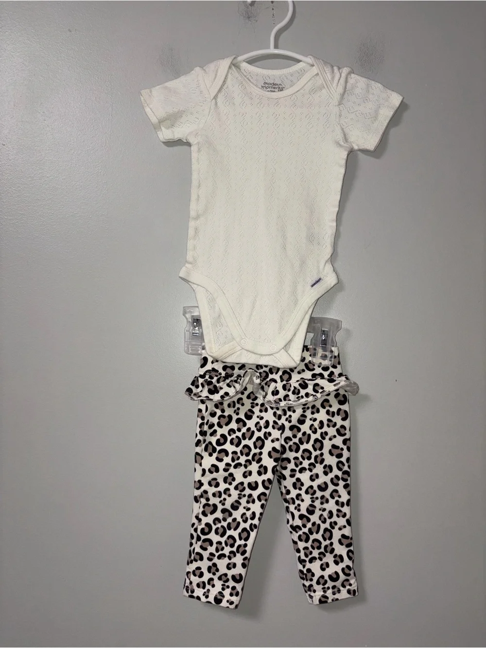 Modern Moments Cream Geometric Body Suit Garanimals Leopard Leggings 6-9M